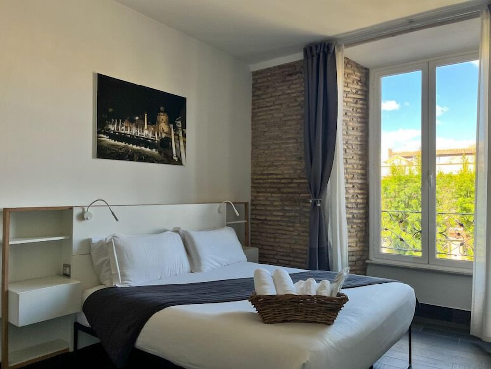 Arch Rome Suites 28/75