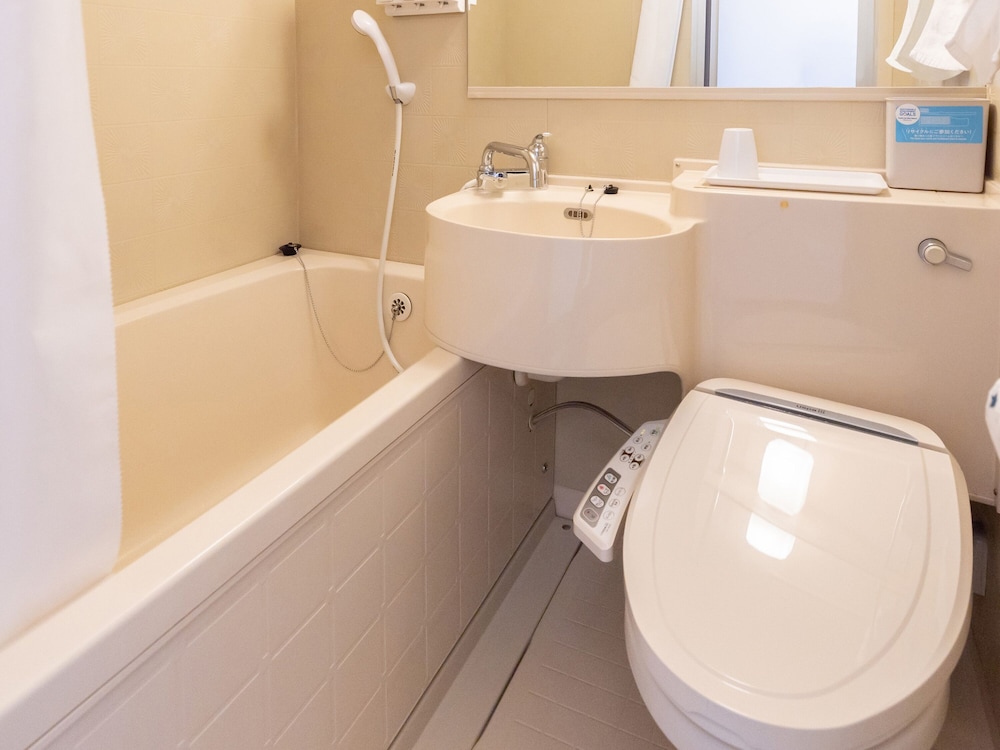 Toyoko Inn Sapporo Eki Nishi Guchi Hokudai Mae 61/63