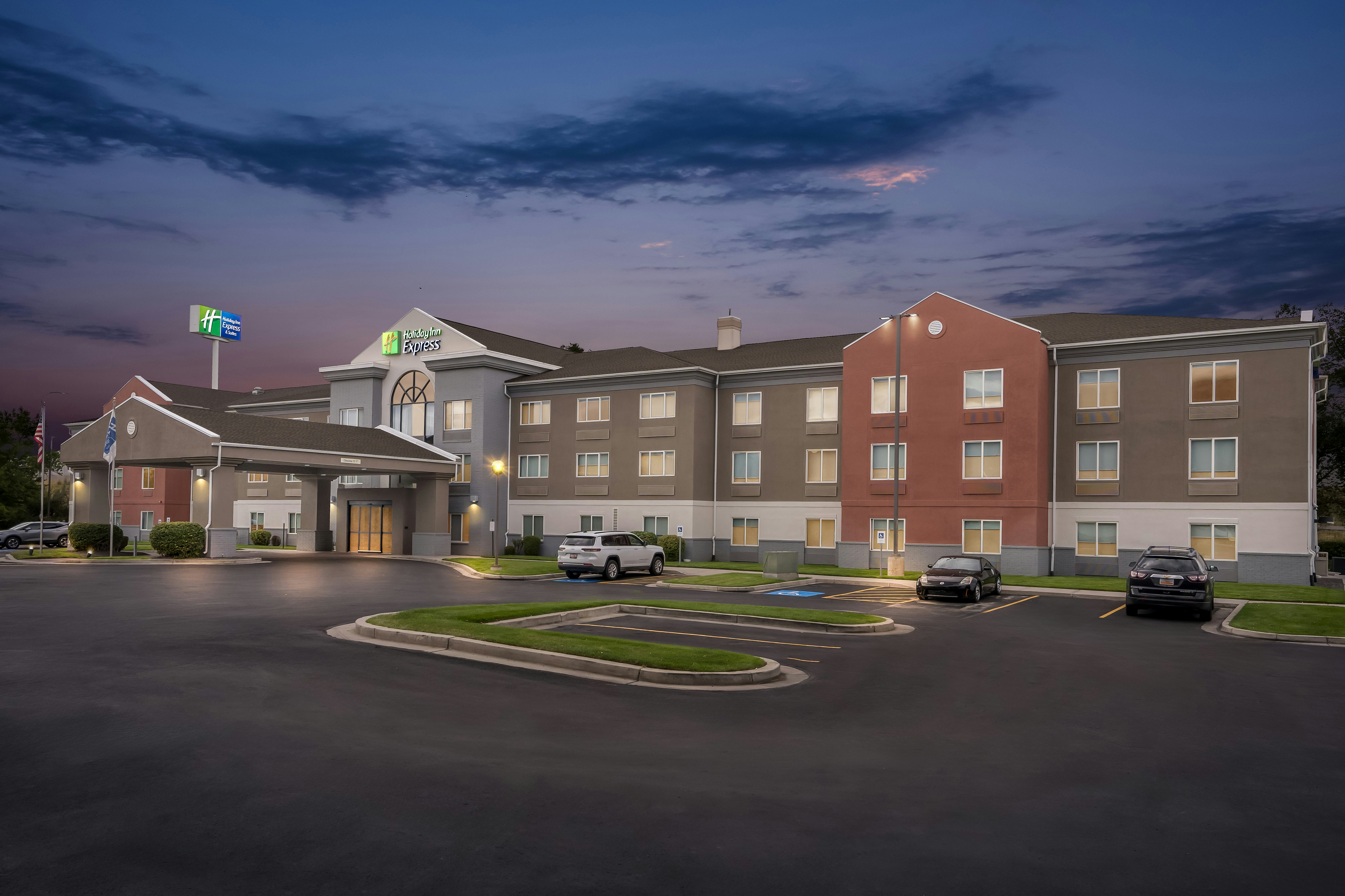 Holiday Inn Express Hotel Suites Ogden 2/51