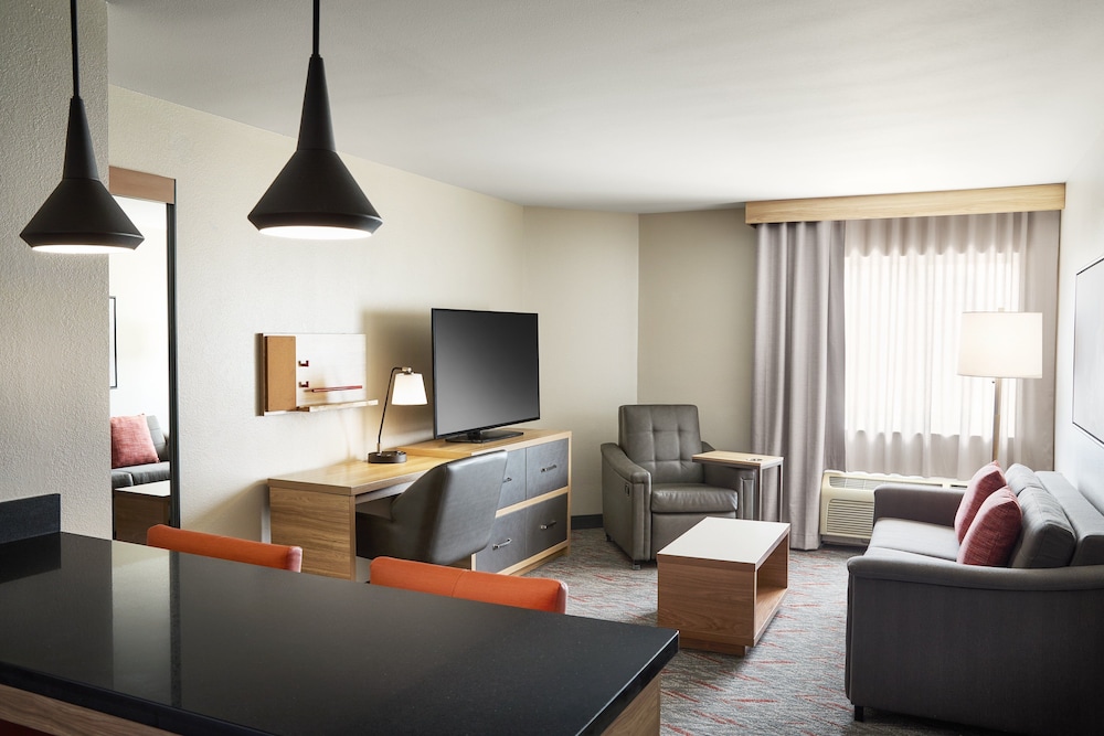 Candlewood Suites Milwaukee Airport-Oak Creek 53/73