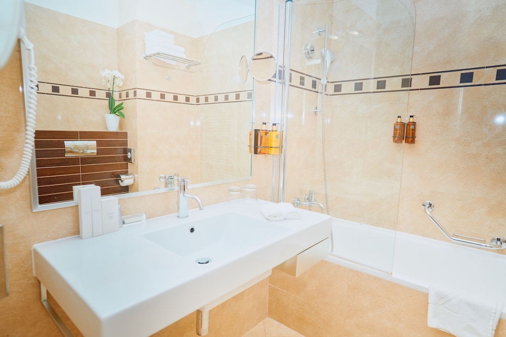 جناح جونيور بسريرين منفصلين بإطلالة على البحر بشرفة، Bristol Hotel Opatija by Luminor Hotel Collection 8/8