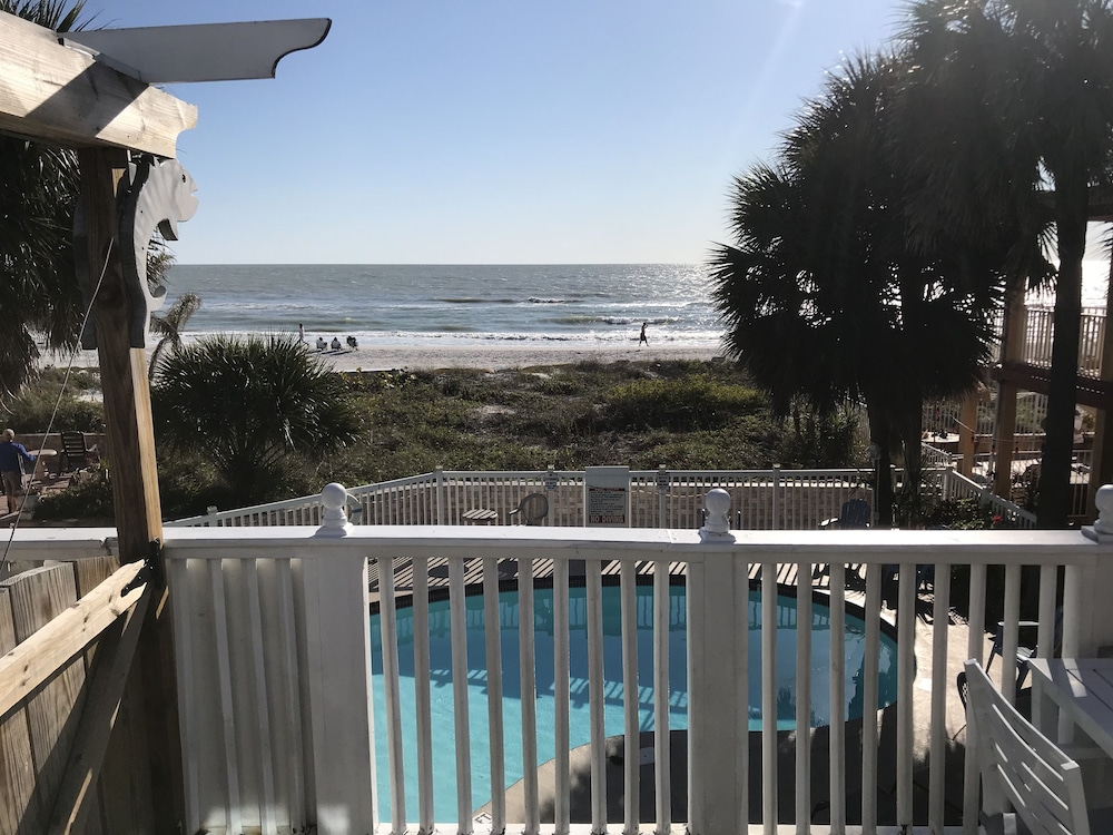 Schooner Hotel 26/42