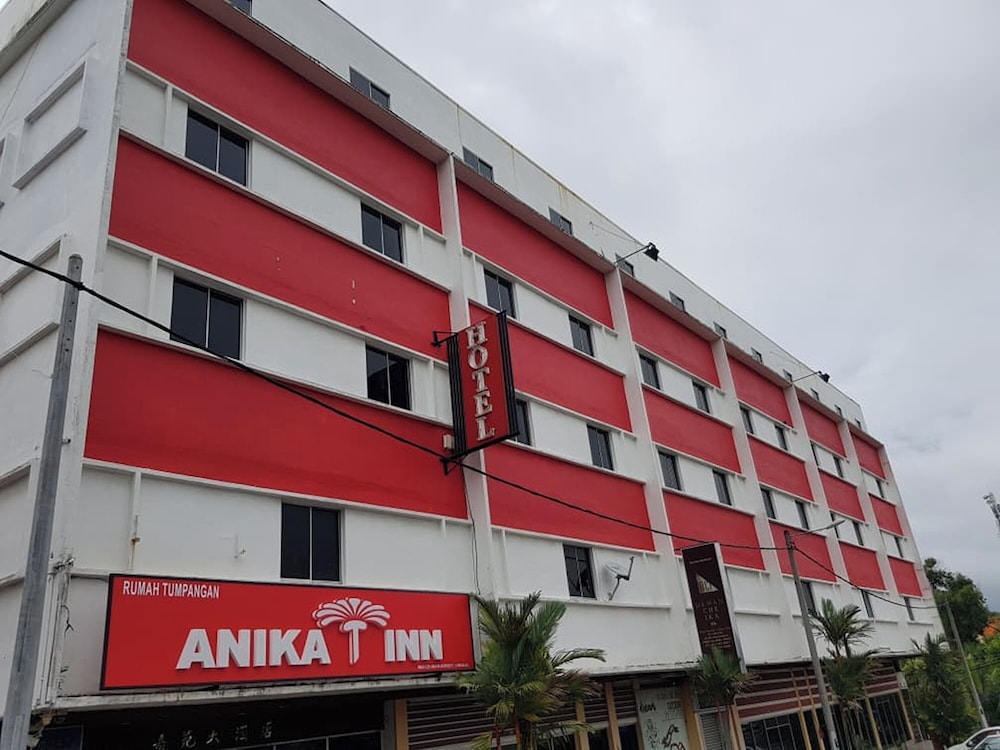 Anika Inn 2/44