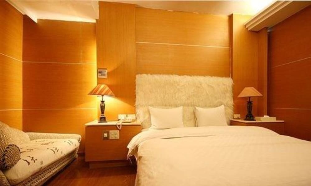 Zaw Jung Business Hotel 13/42