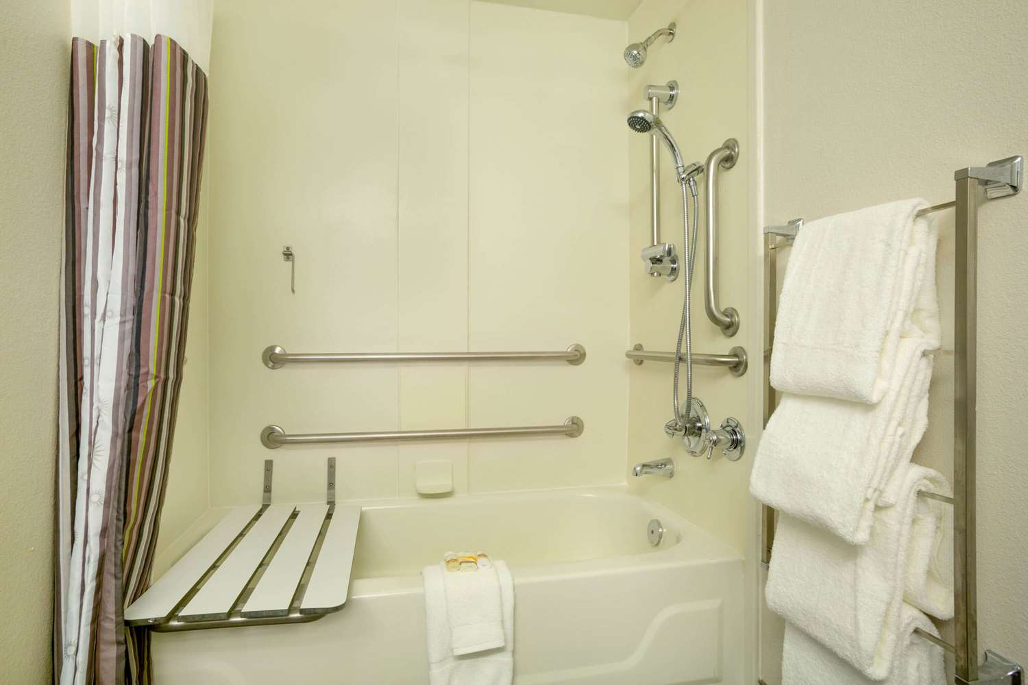 La Quinta Inn Suites St Louis Westport 47/49