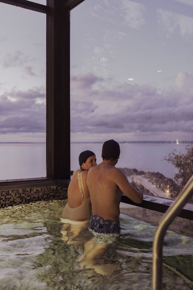 swimming pool spa