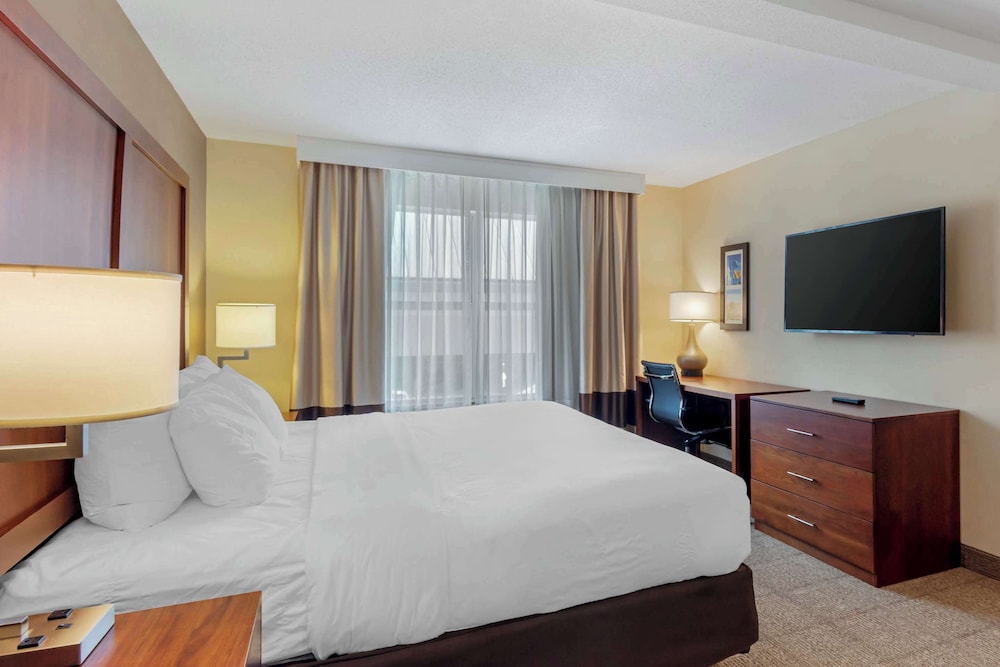Comfort Inn & Suites Dover near Speedway 21/56