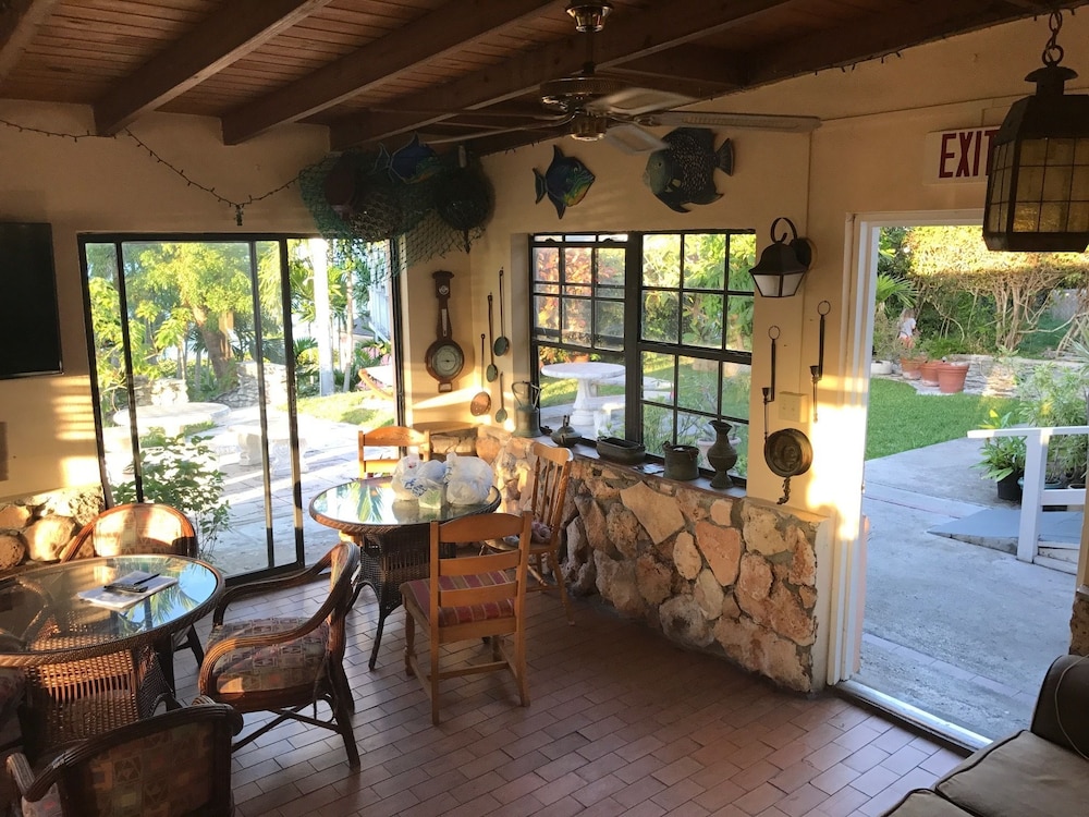 Orange Hill Beach Inn 31/60