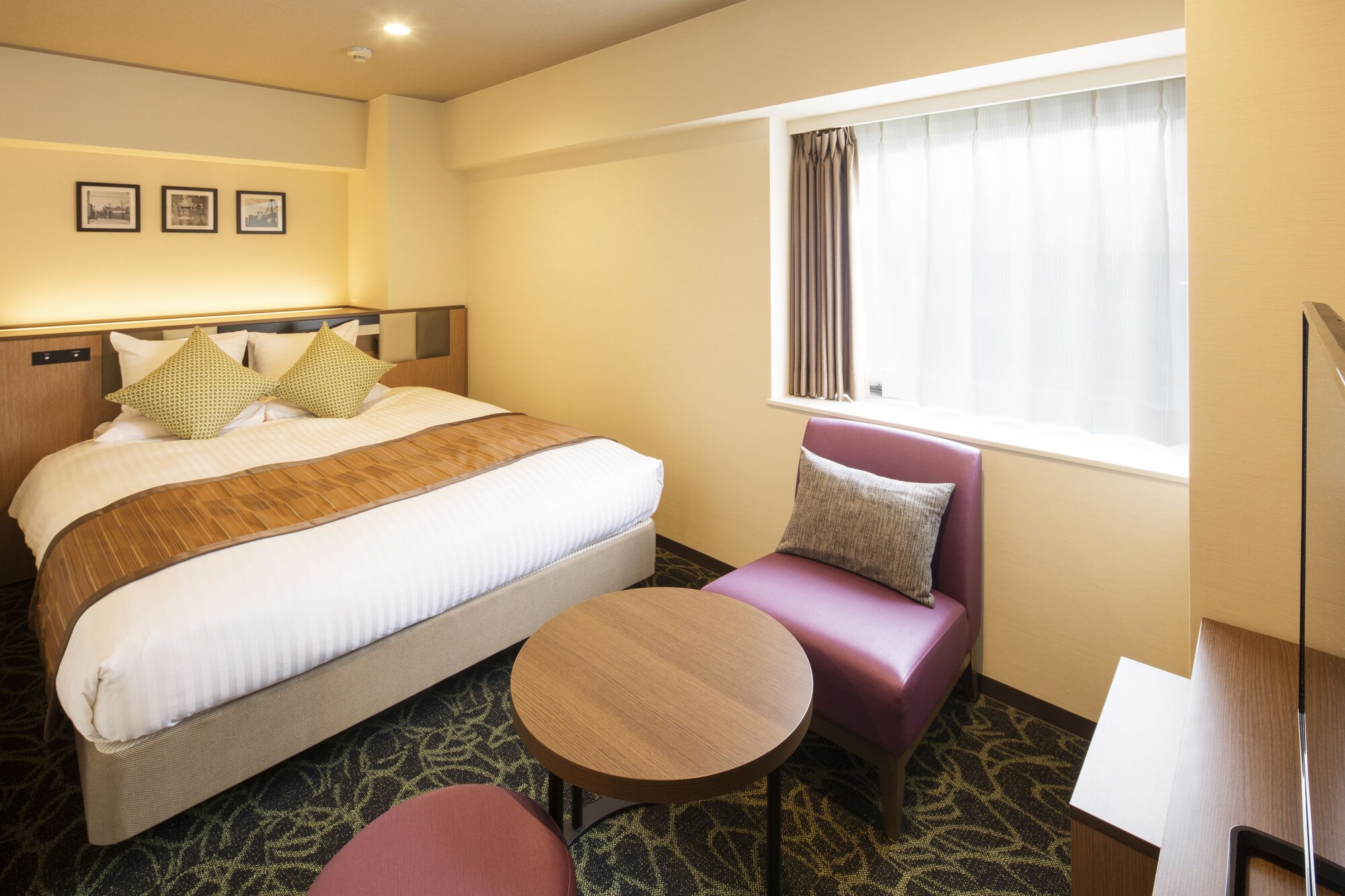 Superior, Queen Bed, Smoking