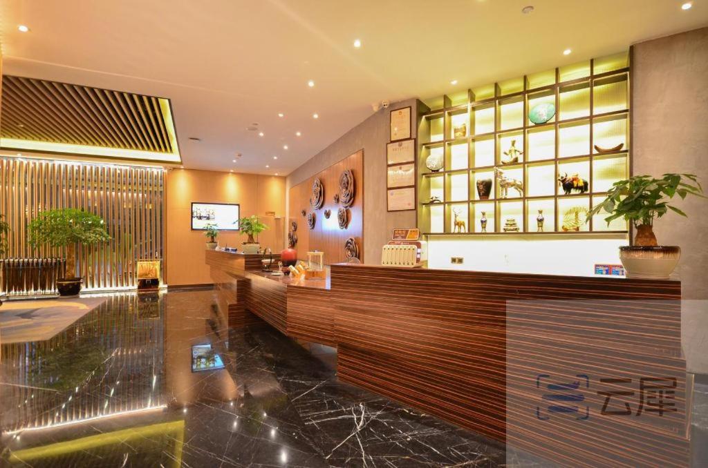 Metropolo Jinjiang Hotel ((Shangri-La Songzanlin Temple) 15/60