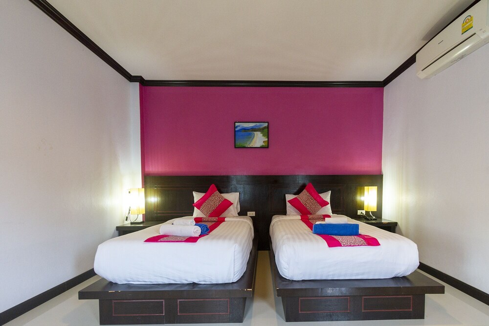 GARDEN VILLA, TWIN BEDS