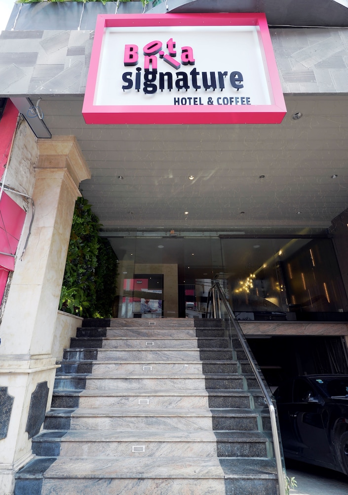 Bonita Signature Hotel 1/33