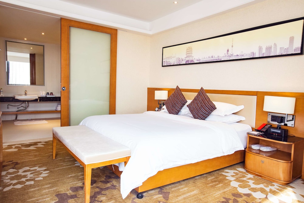ROOM, KING BED, SMOKING