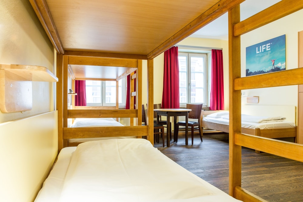 Euro Youth Hotel Munich 9/64