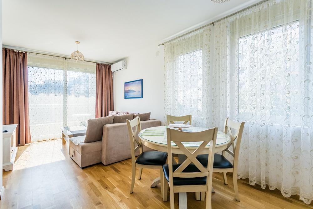 Apartments Lora 26/50