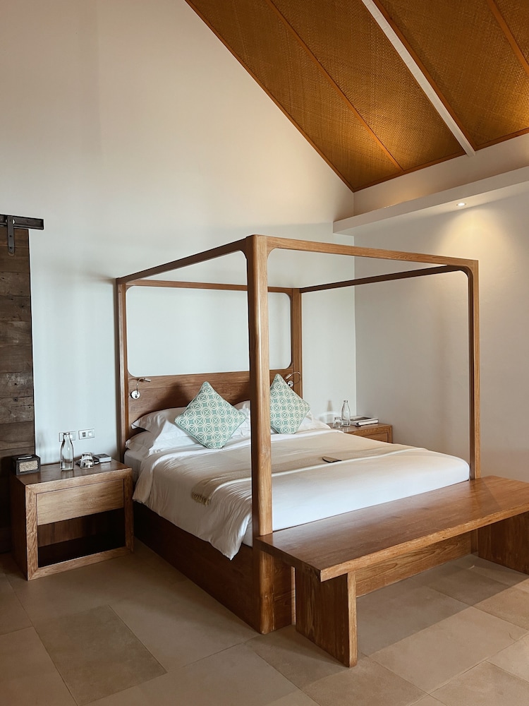 Room, King Bed, Beach Front, Bay View