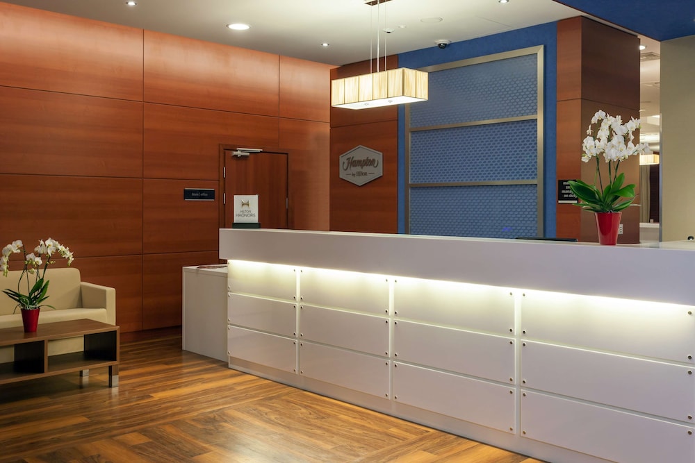 Hampton By Hilton Warsaw Airport 6/30