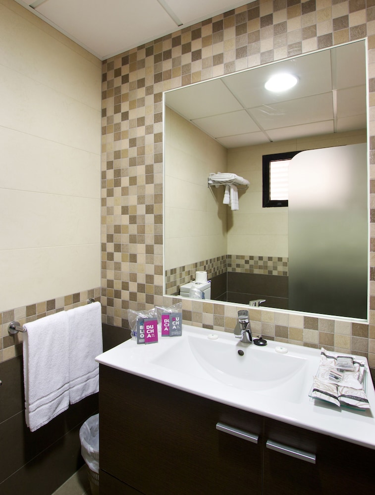 Hotel Puente Real 61/62