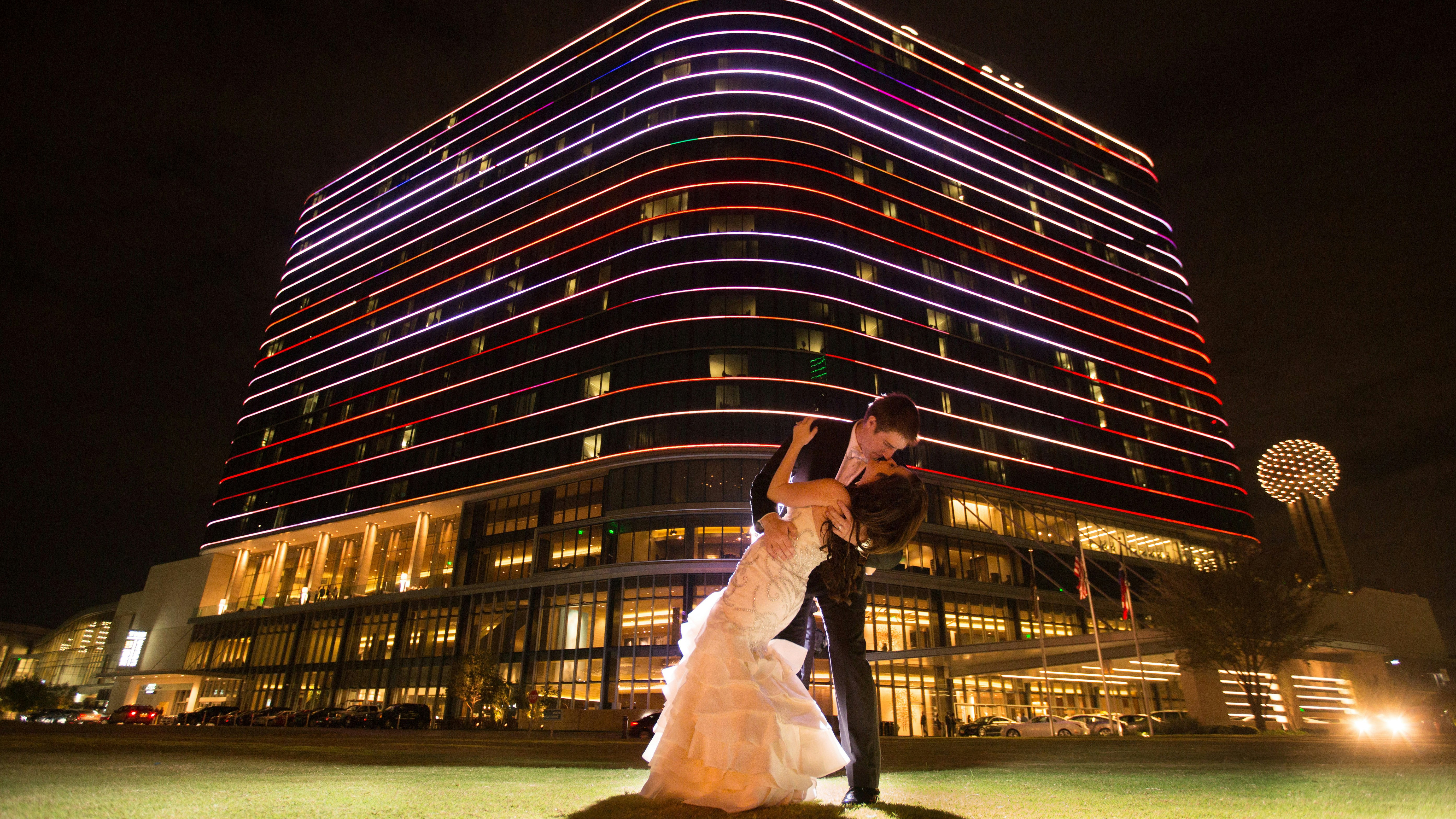 OMNI DALLAS HOTEL 90/92