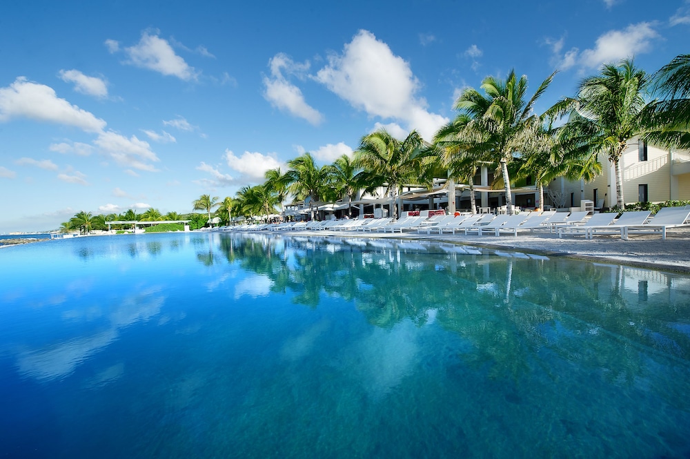 Papagayo Beach Hotel 12/76