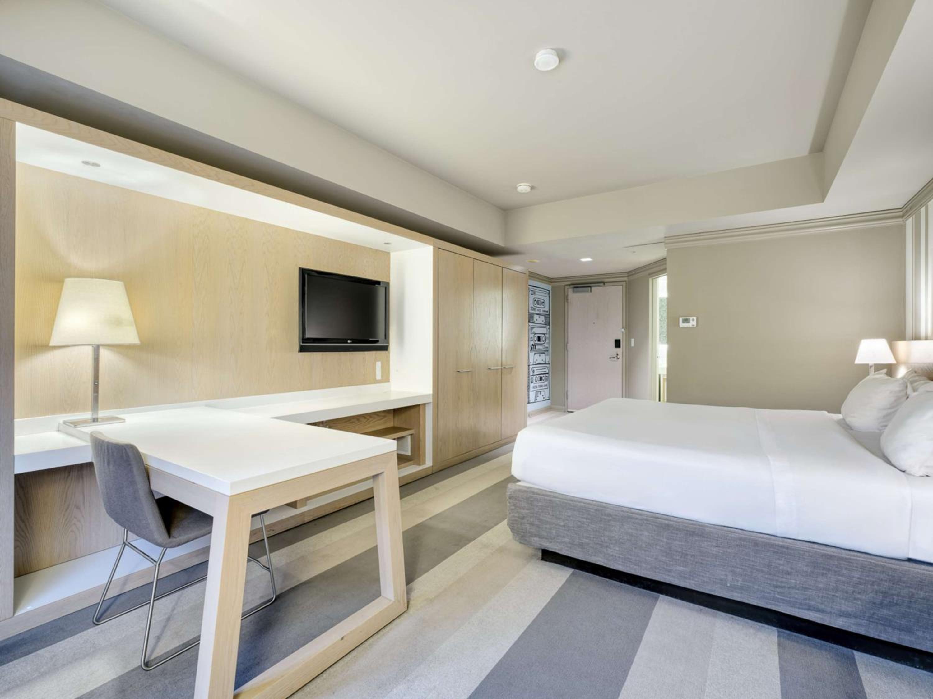 Preferred, King Bed, City View