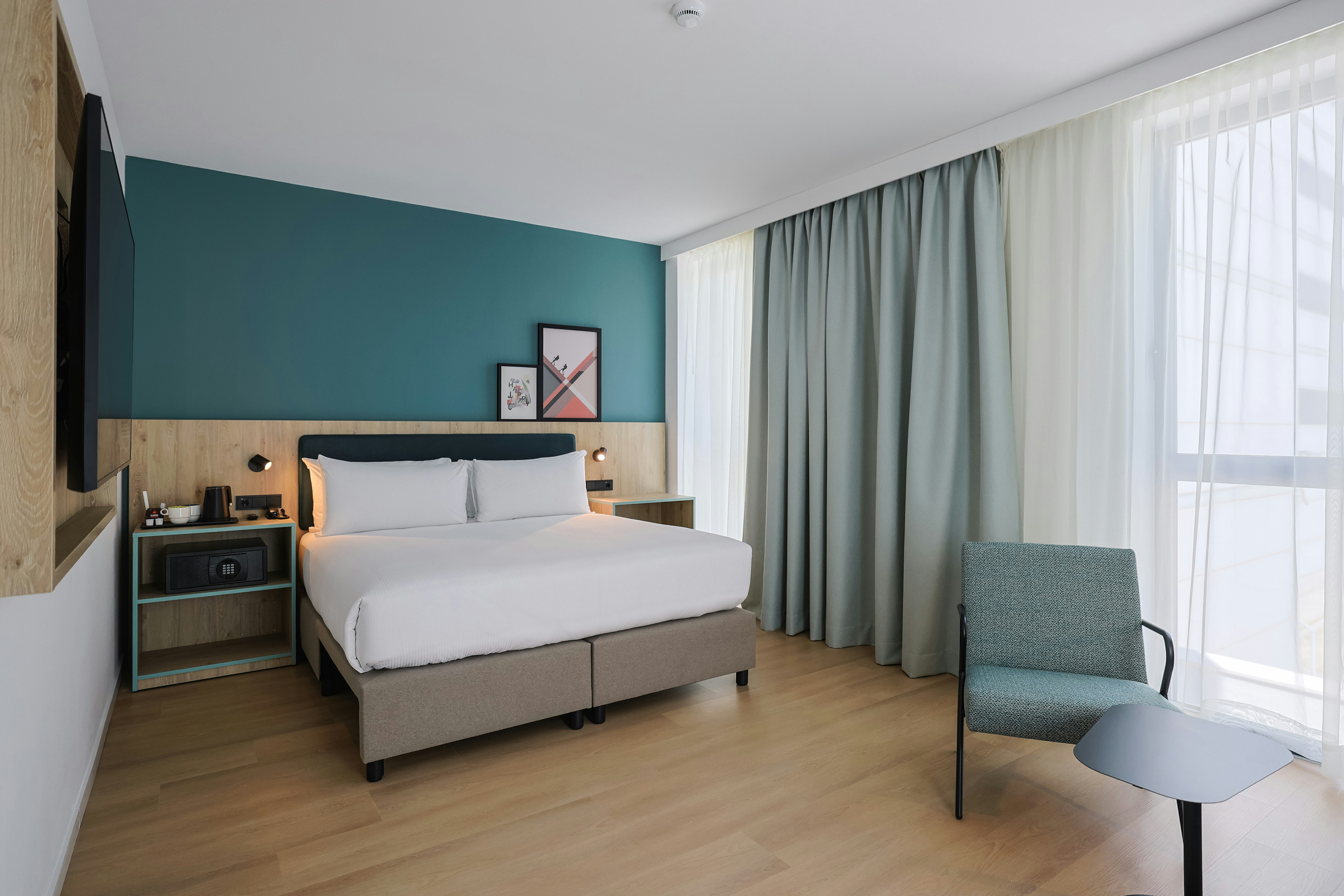 ROOM, KING BED, ACCESSIBLE