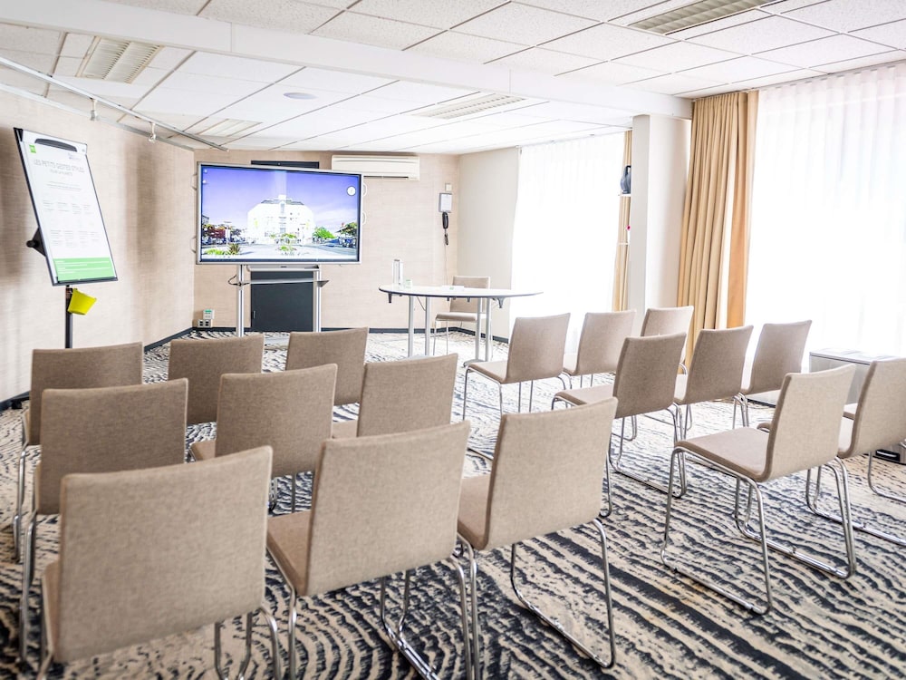 Ibis Styles Tours Centre 64/74