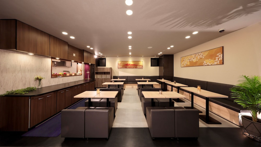 Shinsaibashi-Higashi Crystal Hotel 36/42