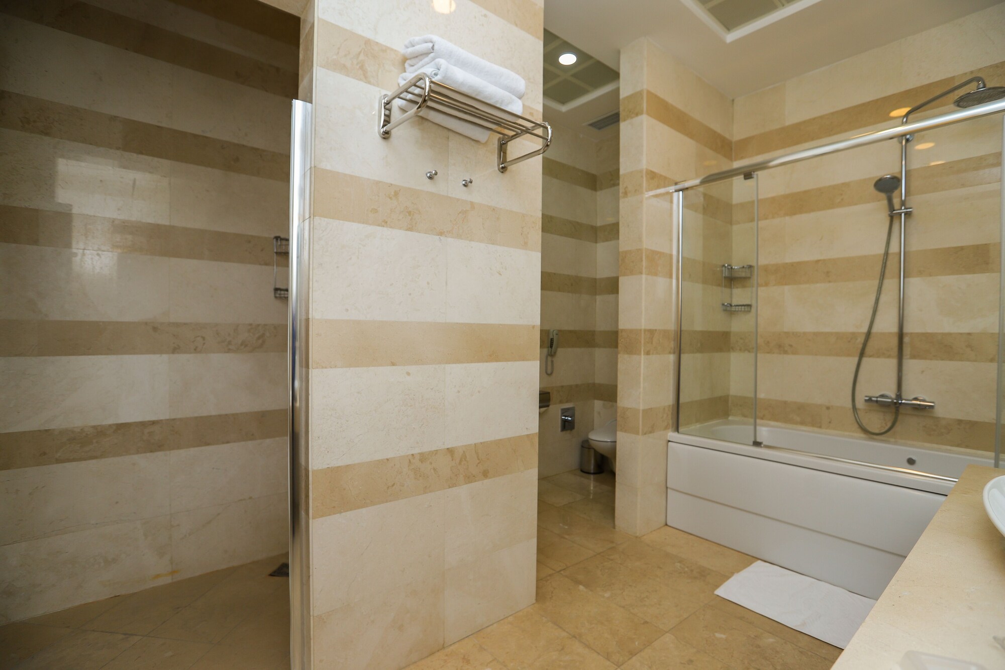 جناح تنفيذي بسرير كينج، Gabala Garden Hotel 4/5