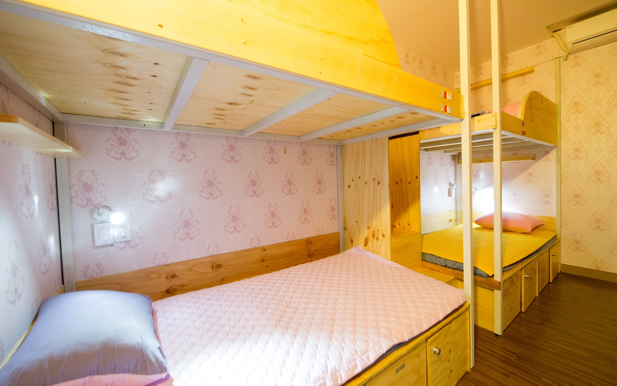 4 BEDROOMS, ECONOMY, TRIPLE