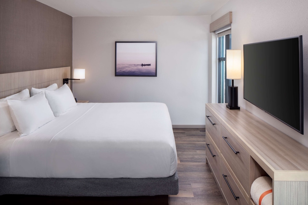 Hyatt Place Mount Pleasant Towne Centre 13/45