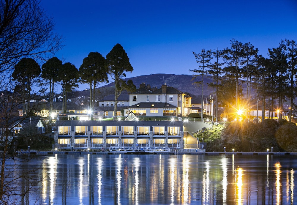 Lakeside Hotel And Leisure Centre 2/60