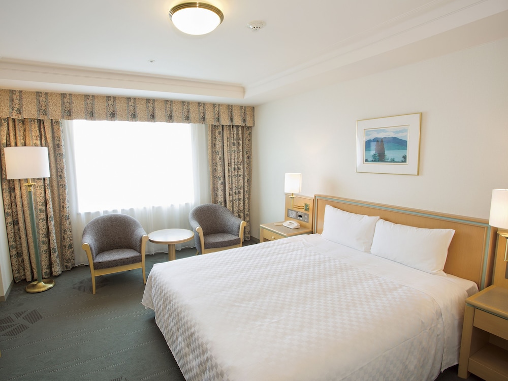 STANDARD, QUEEN BED