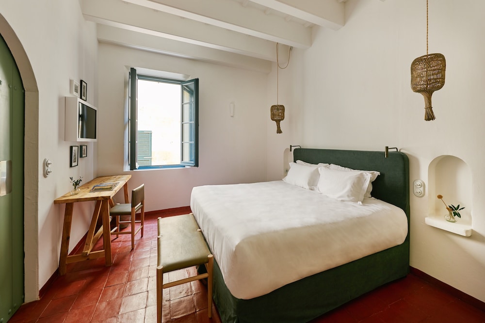 ROOM, DOUBLE BED