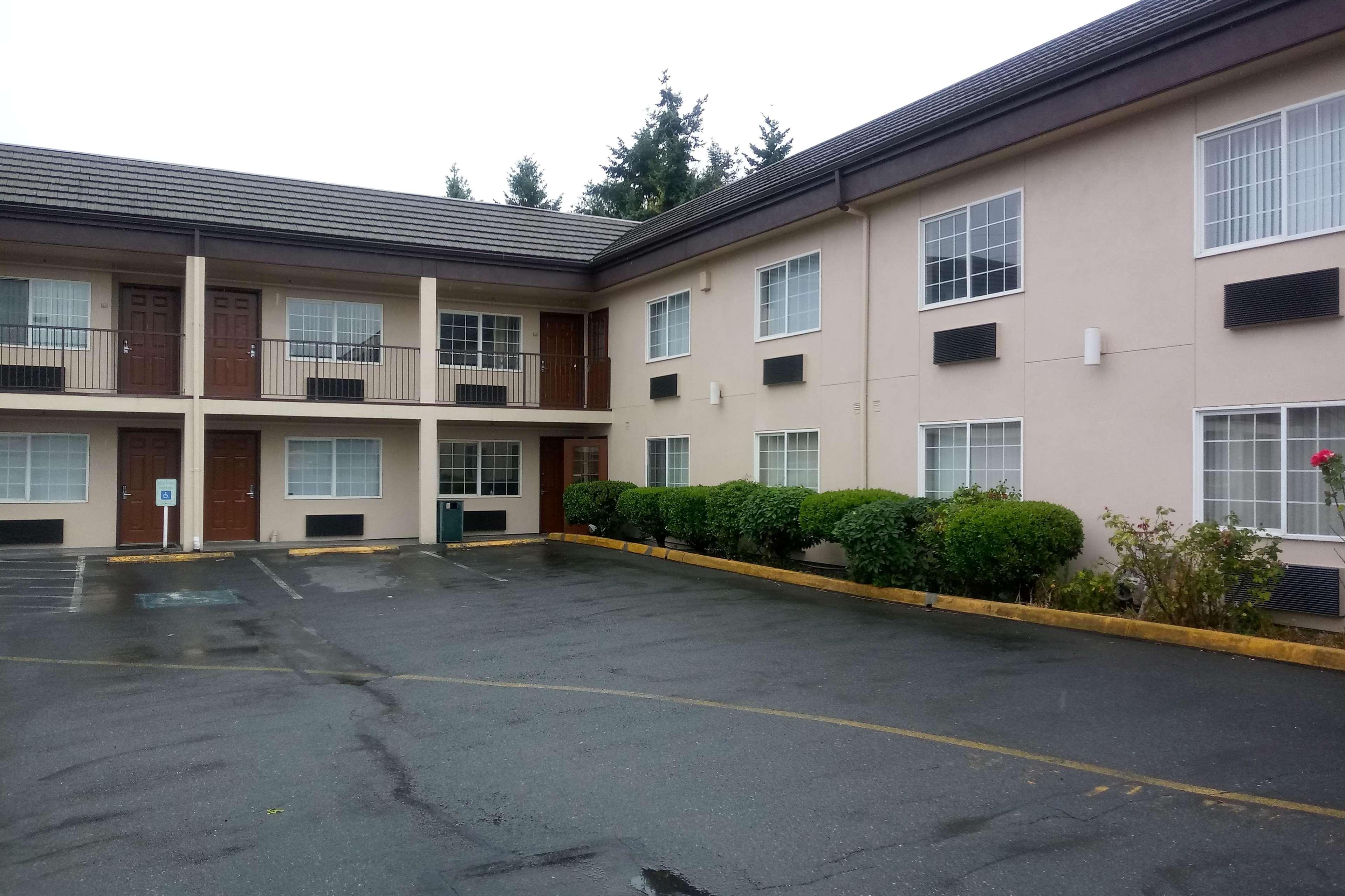Super 8 By Wyndham Lynnwood 15/17
