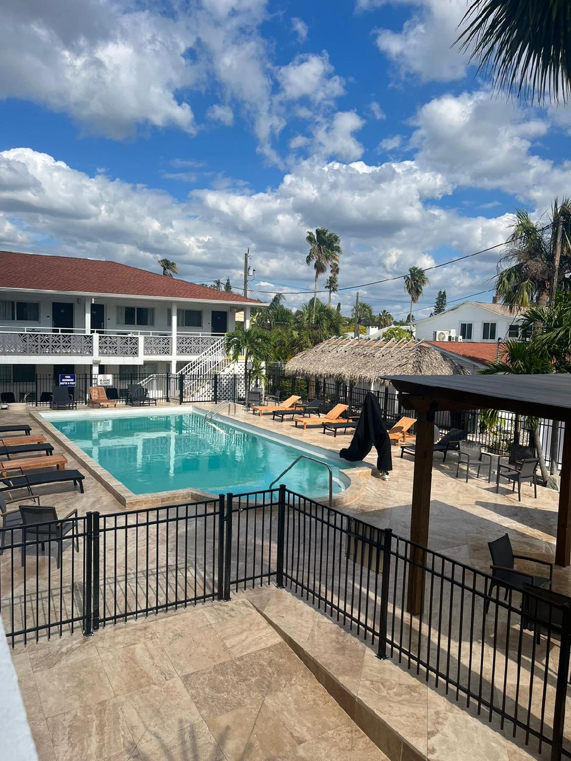 Holiday Isles Resort 22/25