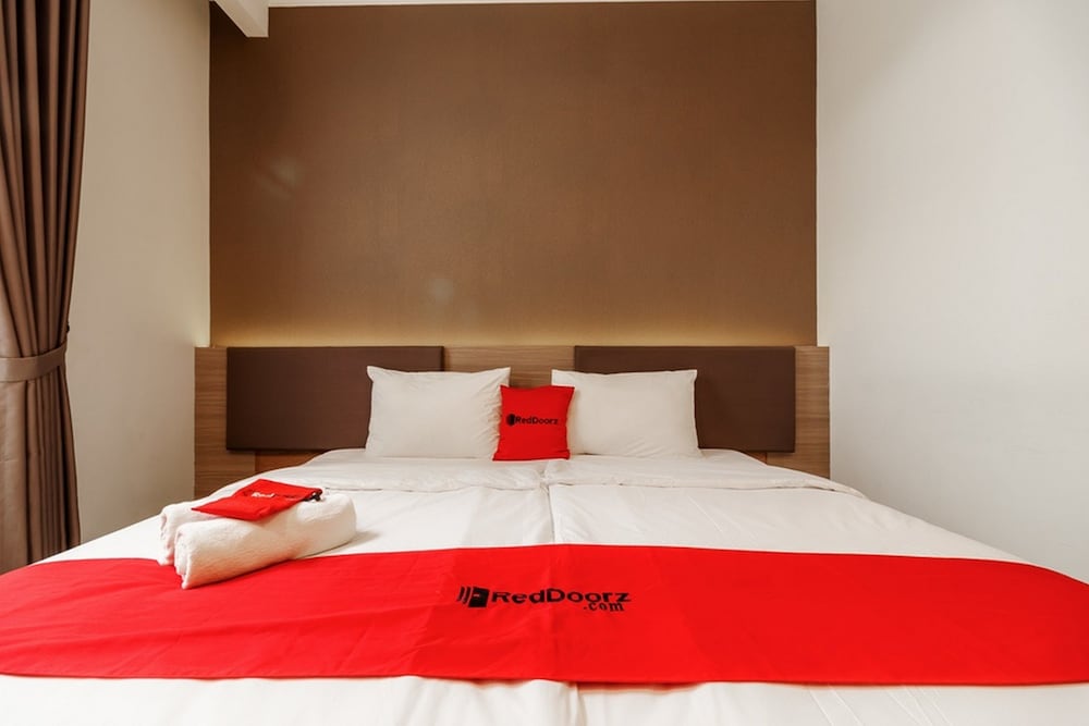RedDoorz Plus near Lippo Mall Kemang 2 7/23