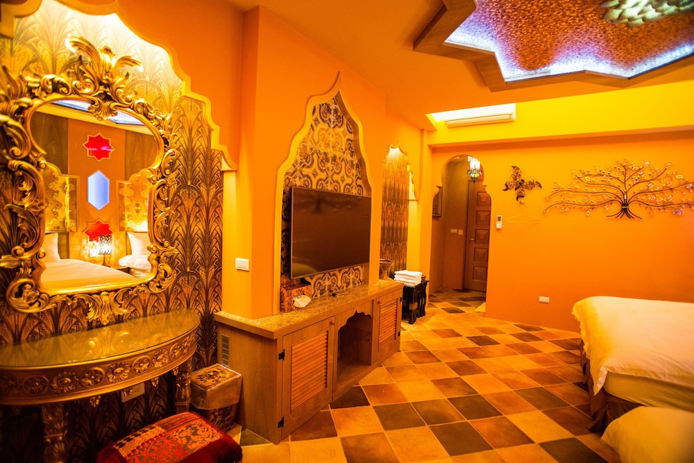 Kaho Hotel 50/50