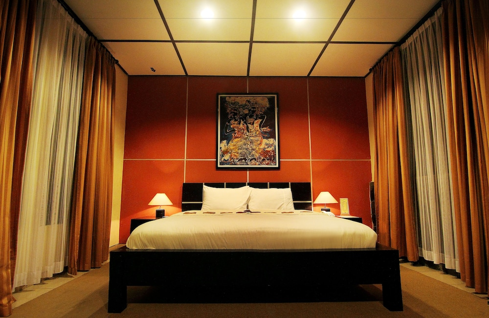 Puri Chorus Hotel 37/57