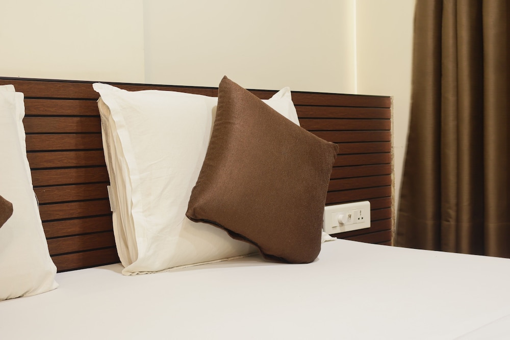 OYO Rooms Thaltej SG Highway 21/51