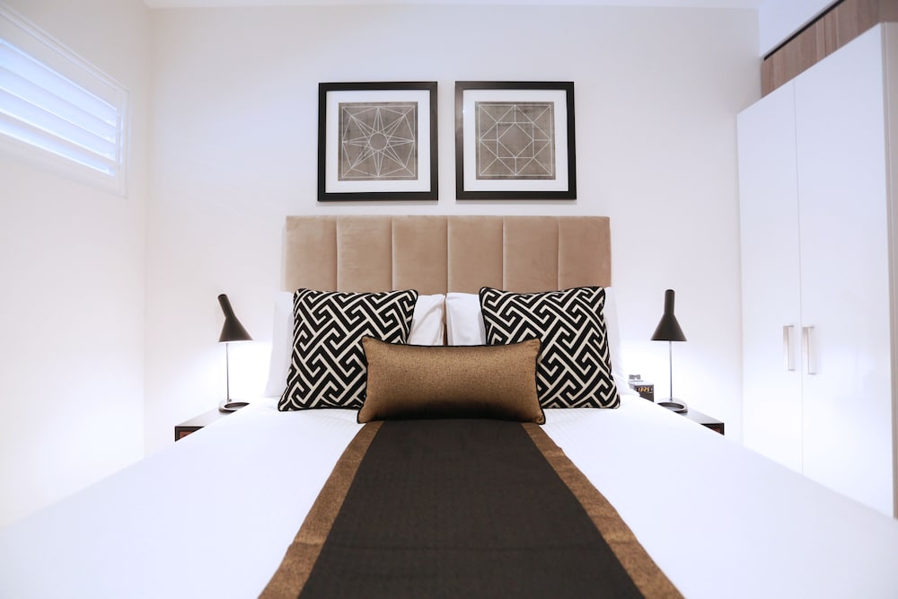 Alex Perry Hotel And Apartments 7/54