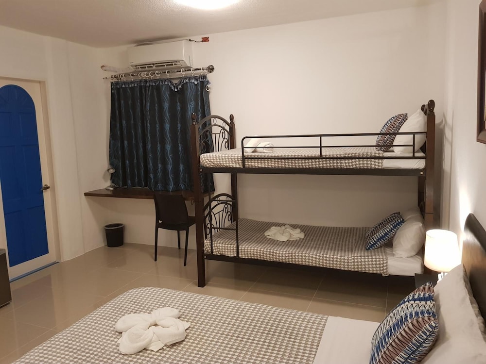 D' Gecko Hotel 38/54