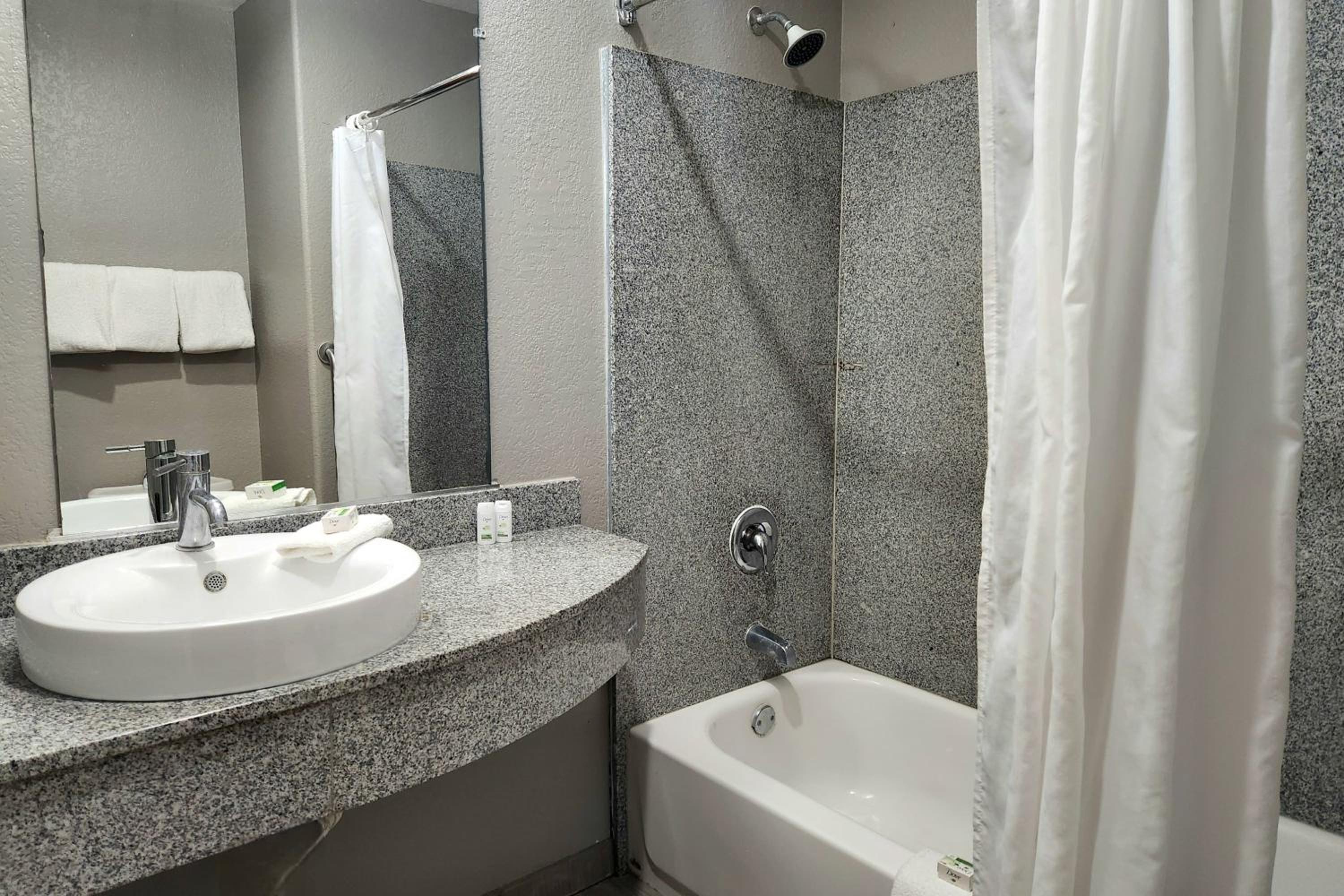Baymont by Wyndham San Antonio Airport 42/44