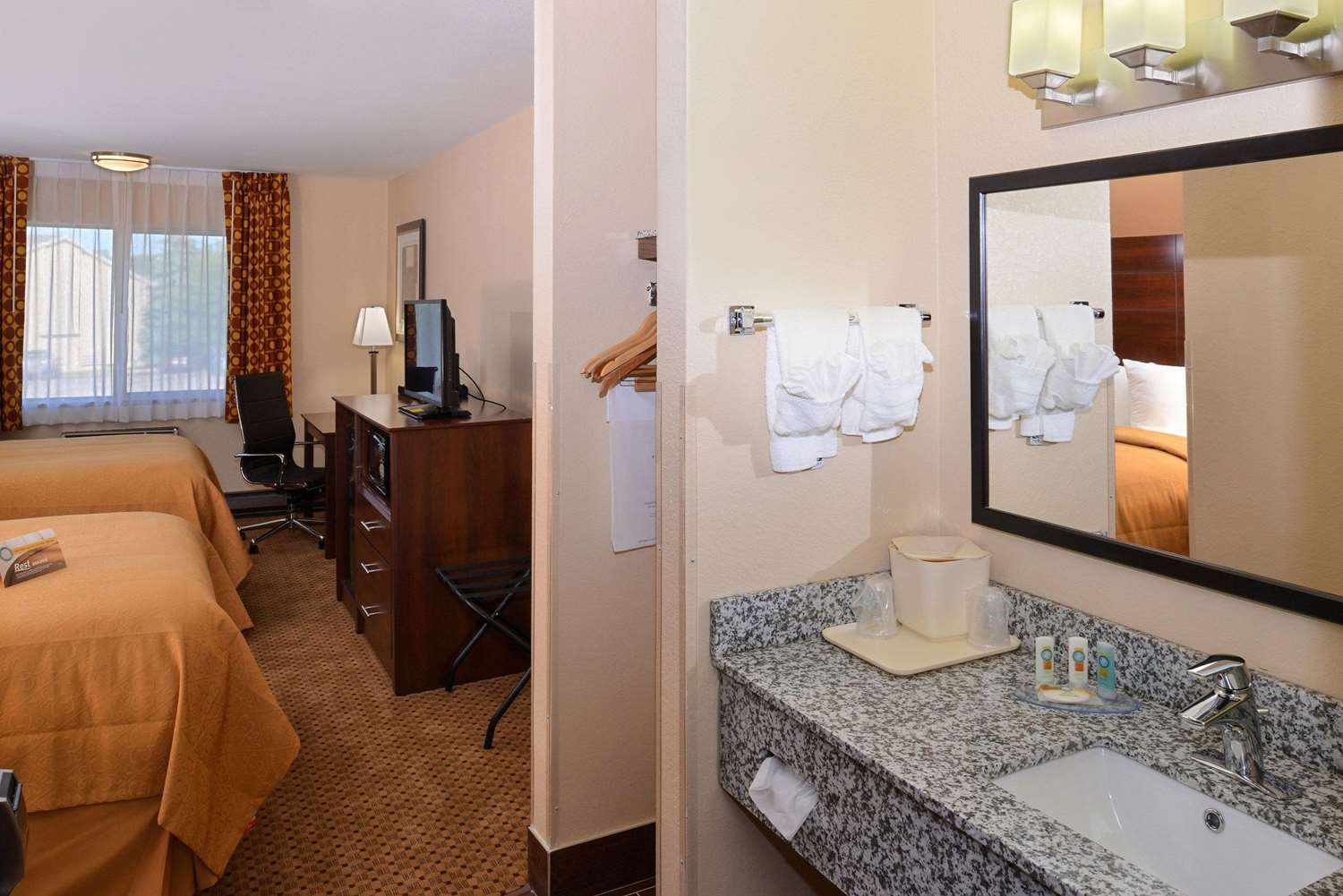 Quality Inn Appleton West 22/23