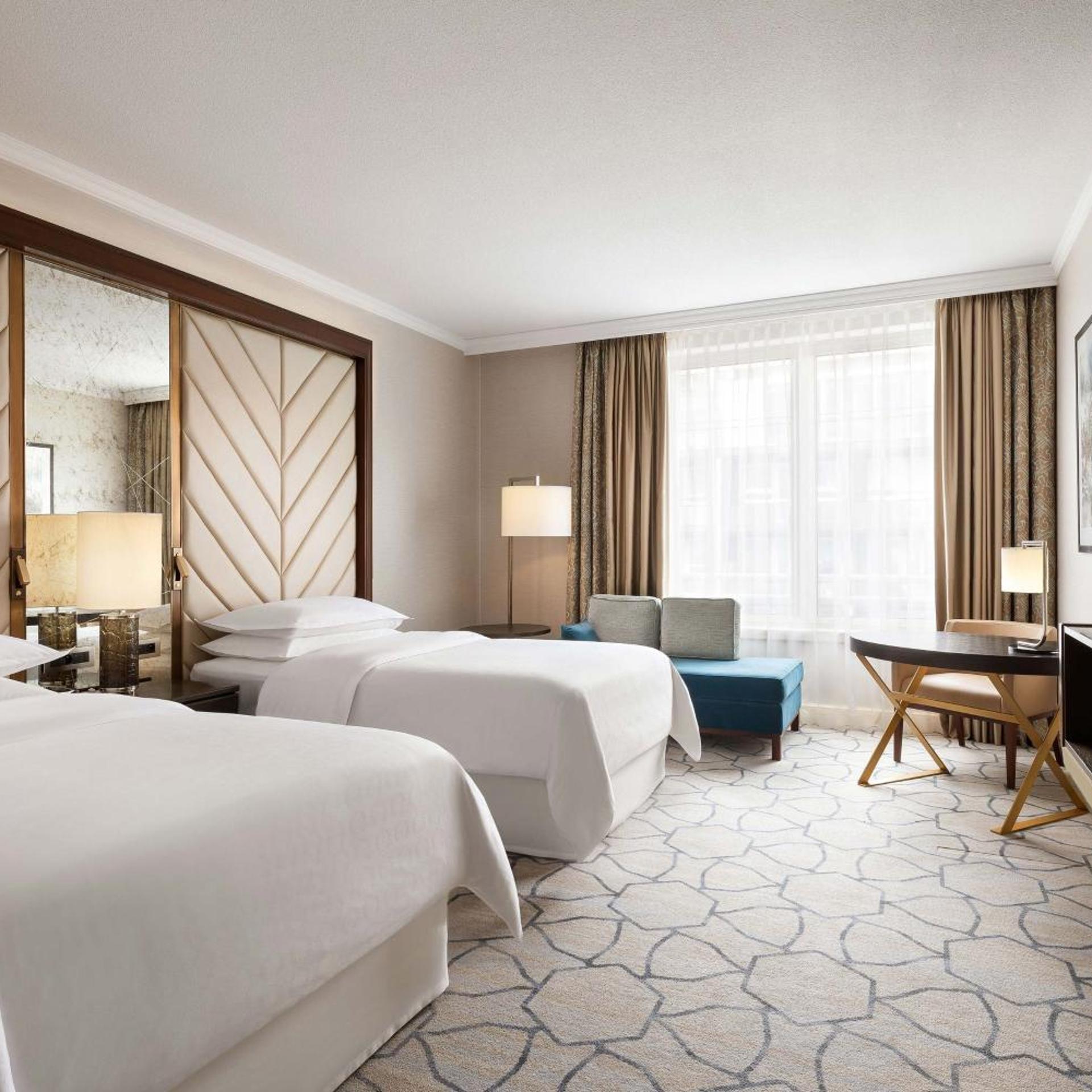 غرفة ديلوكس بسريرين منفصلين، Sheraton Grand Warsaw 2/5