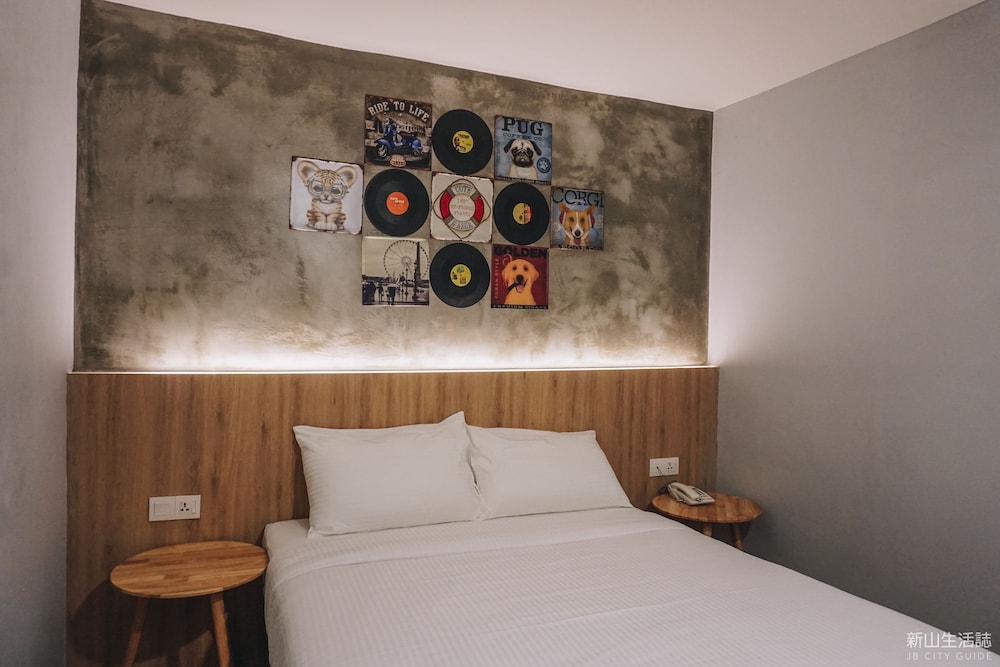 STANDARD, DOUBLE OR TWIN BED