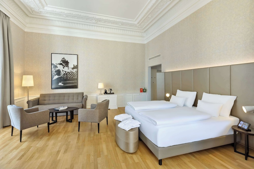 JUNIOR SUITE, KING BED