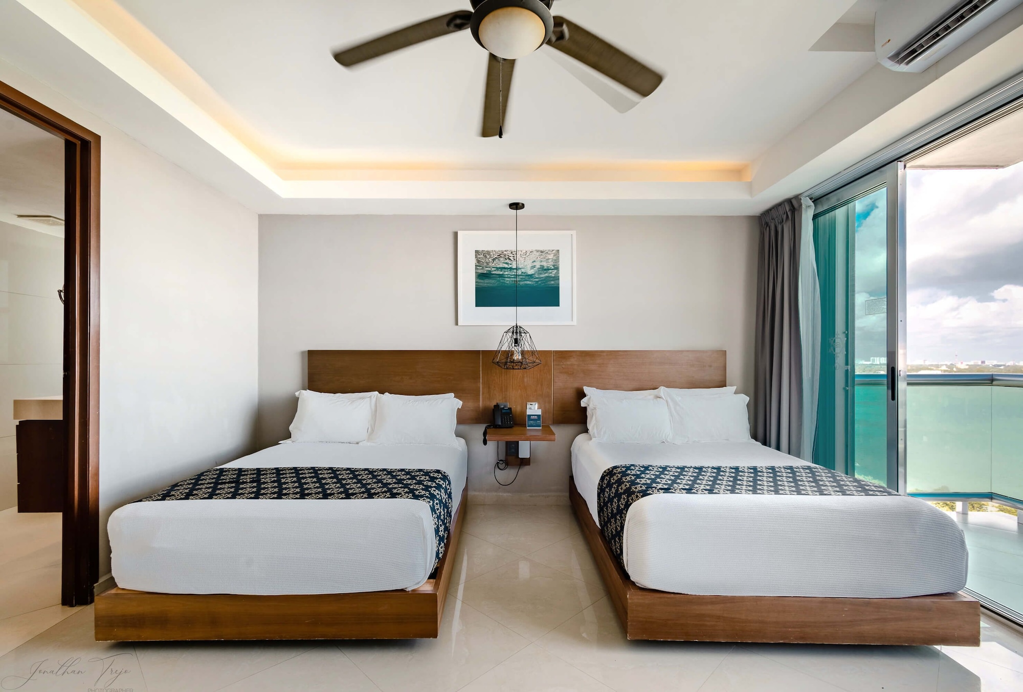 DELUXE, 2 DOUBLE BEDS, OCEAN VIEW