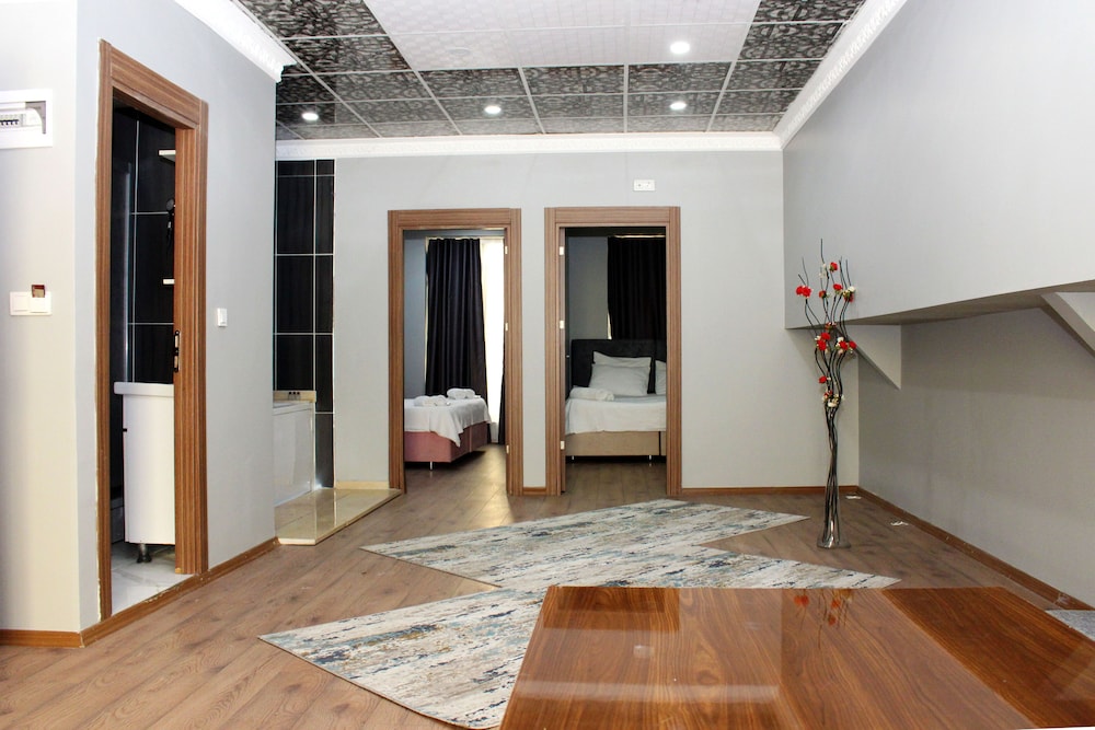 Avist Hotel 33/50
