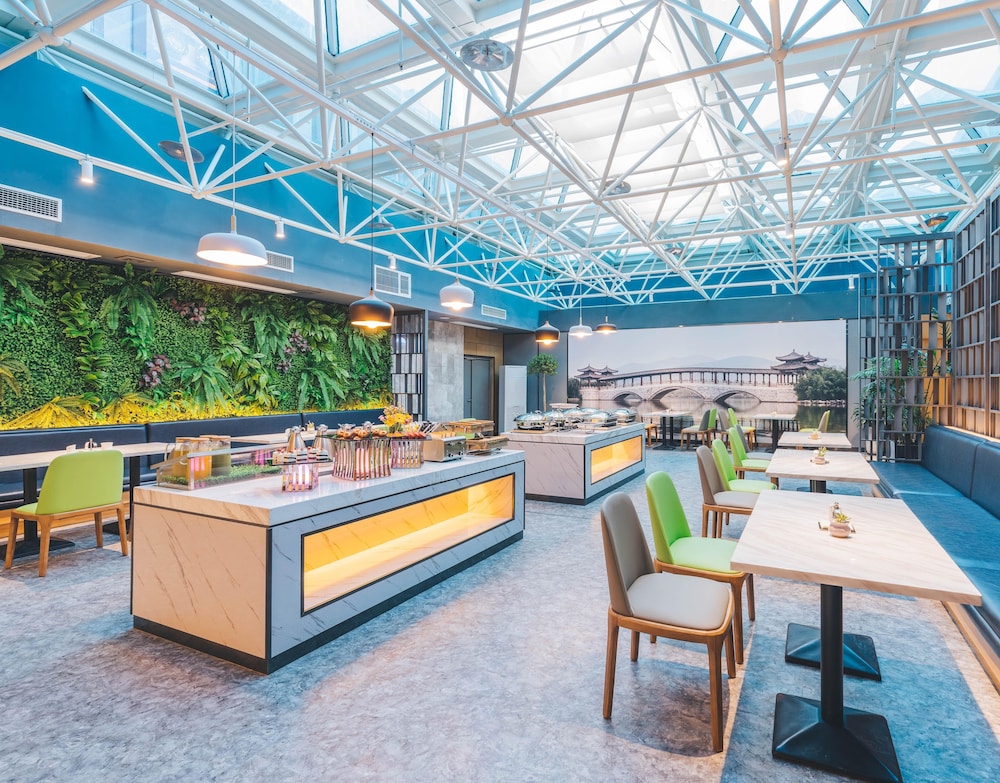 Atour Hotel (Shanghai Hongqiao National Exhibition Center, Beixinjing Metro Station) 35/50